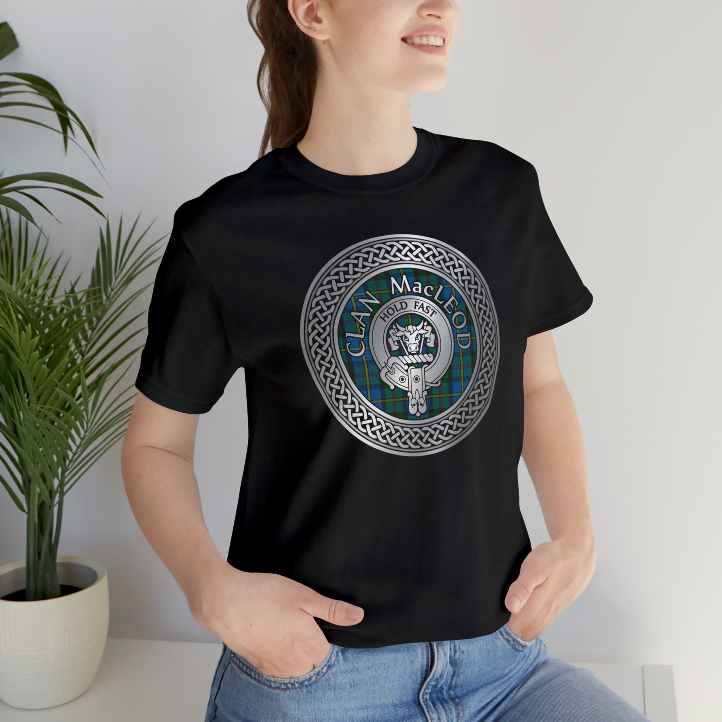 Clan MacLeod (Harris) Tartan & Crest in Celtic Knot