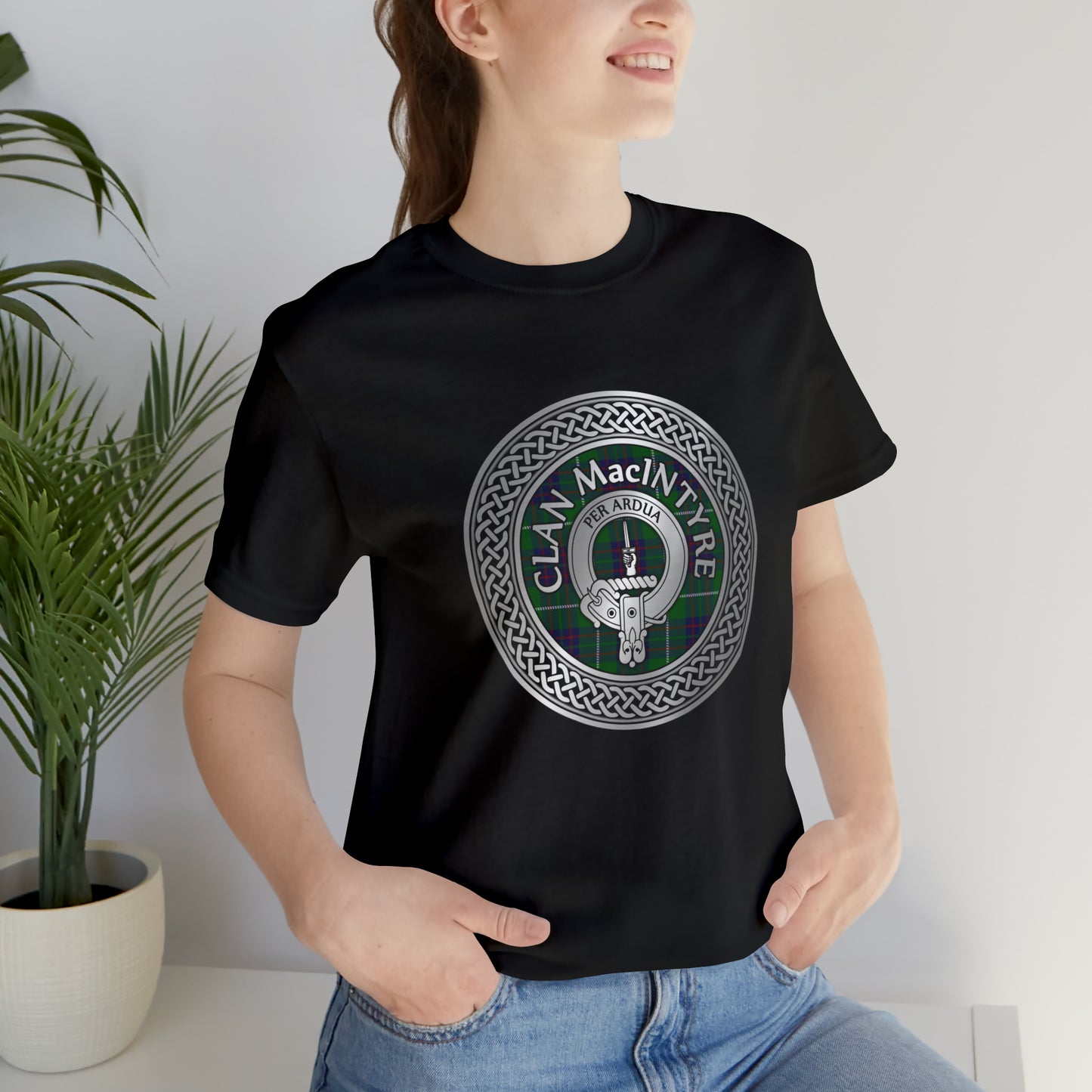 Clan MacIntyre Crest & Tartan Knot | Unisex T-Shirt