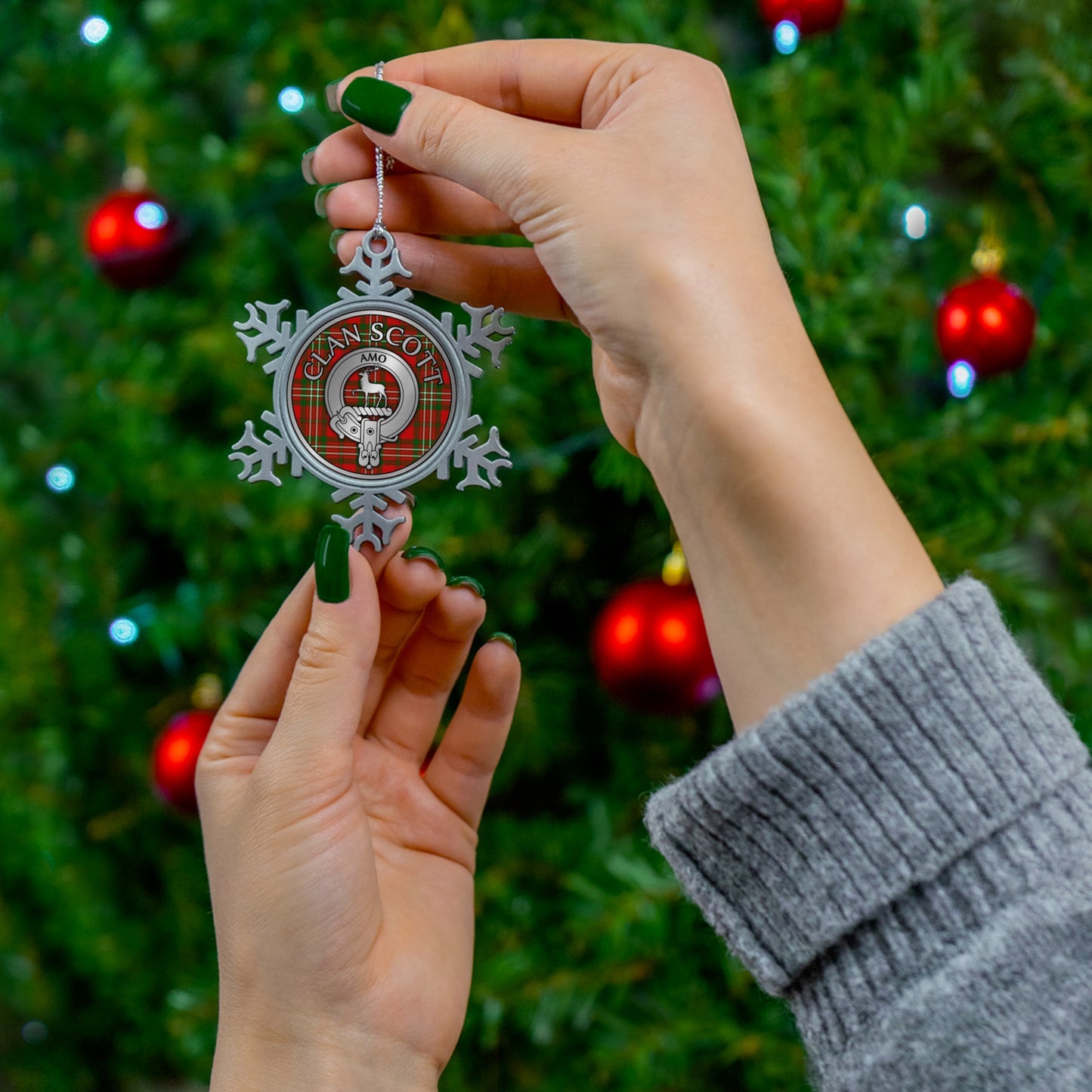 Clan Scott Crest & Tartan Knot Pewter Snowflake Ornament