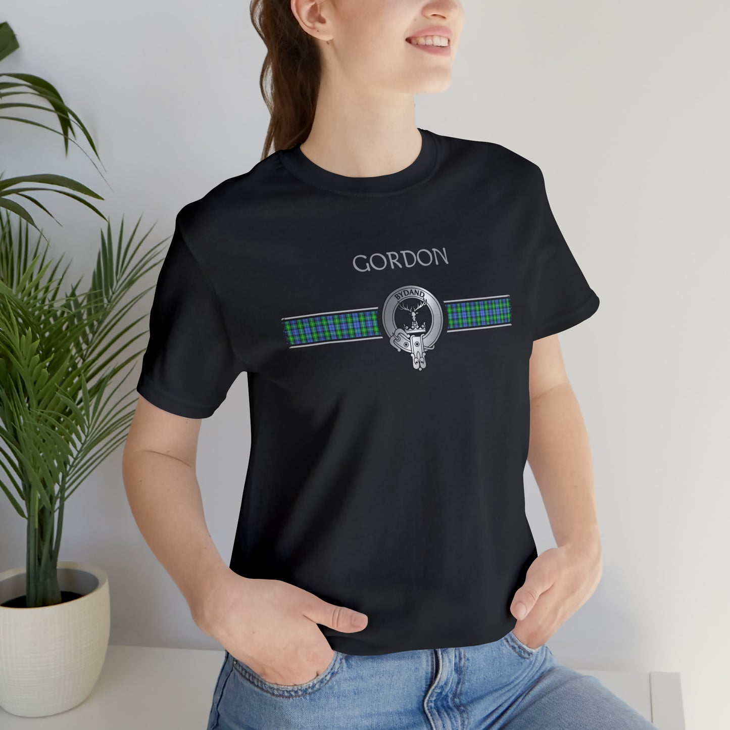 Clan Gordon Crest & Tartan | Unisex T-Shirt