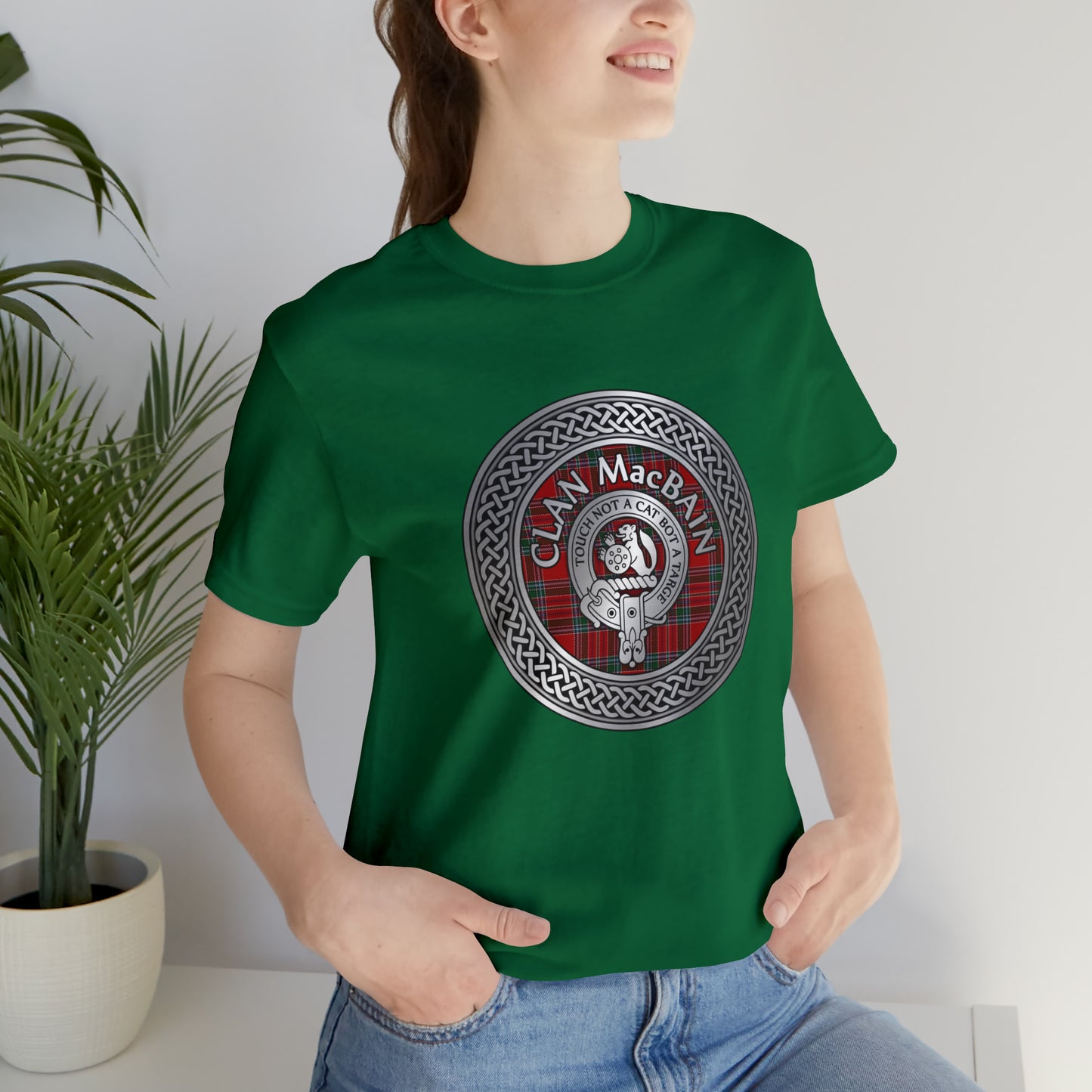 Clan MacBain Crest & Tartan Knot | Unisex T-Shirt