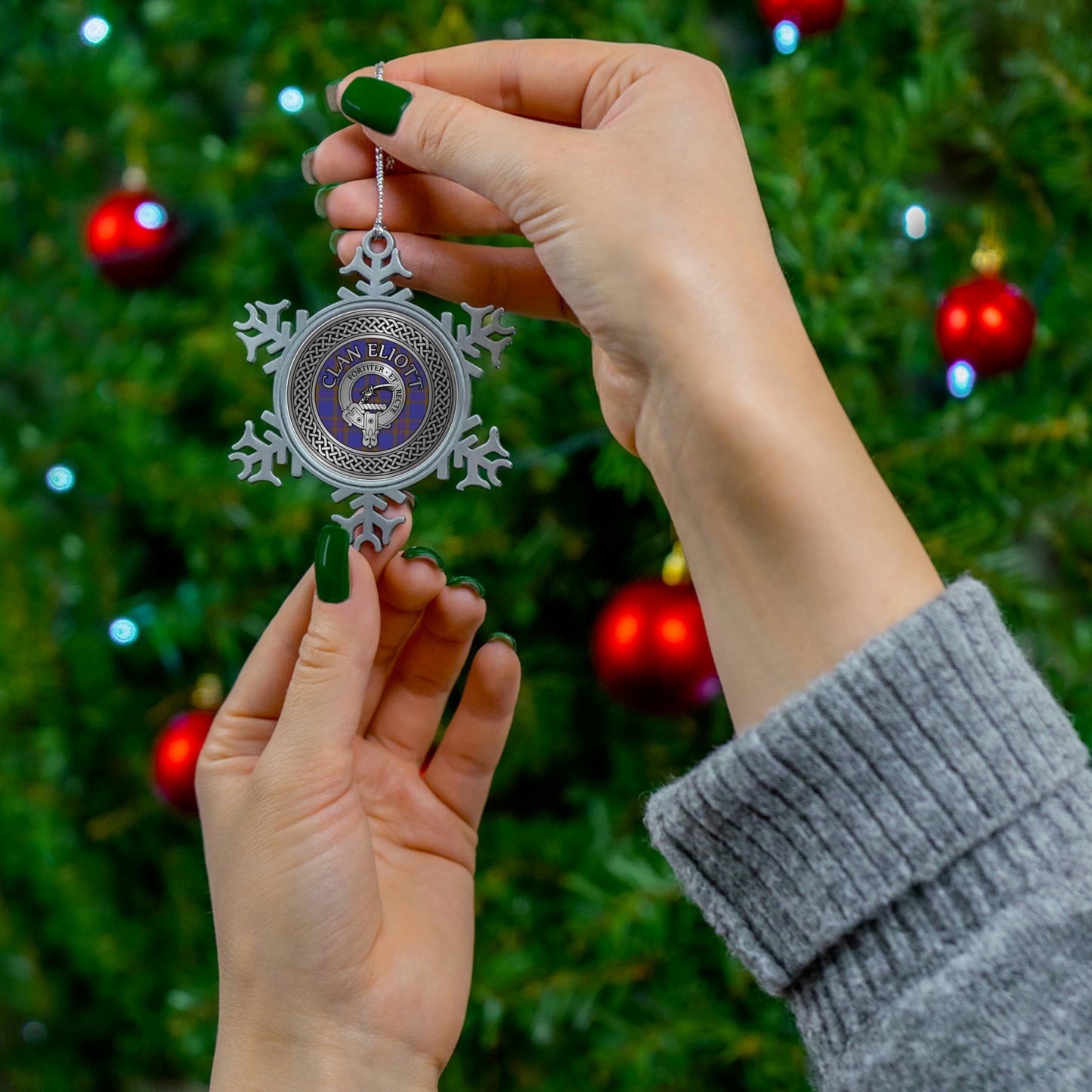 Clan Eliott Crest & Tartan Knot Pewter Snowflake Ornament (AU/NZ only)