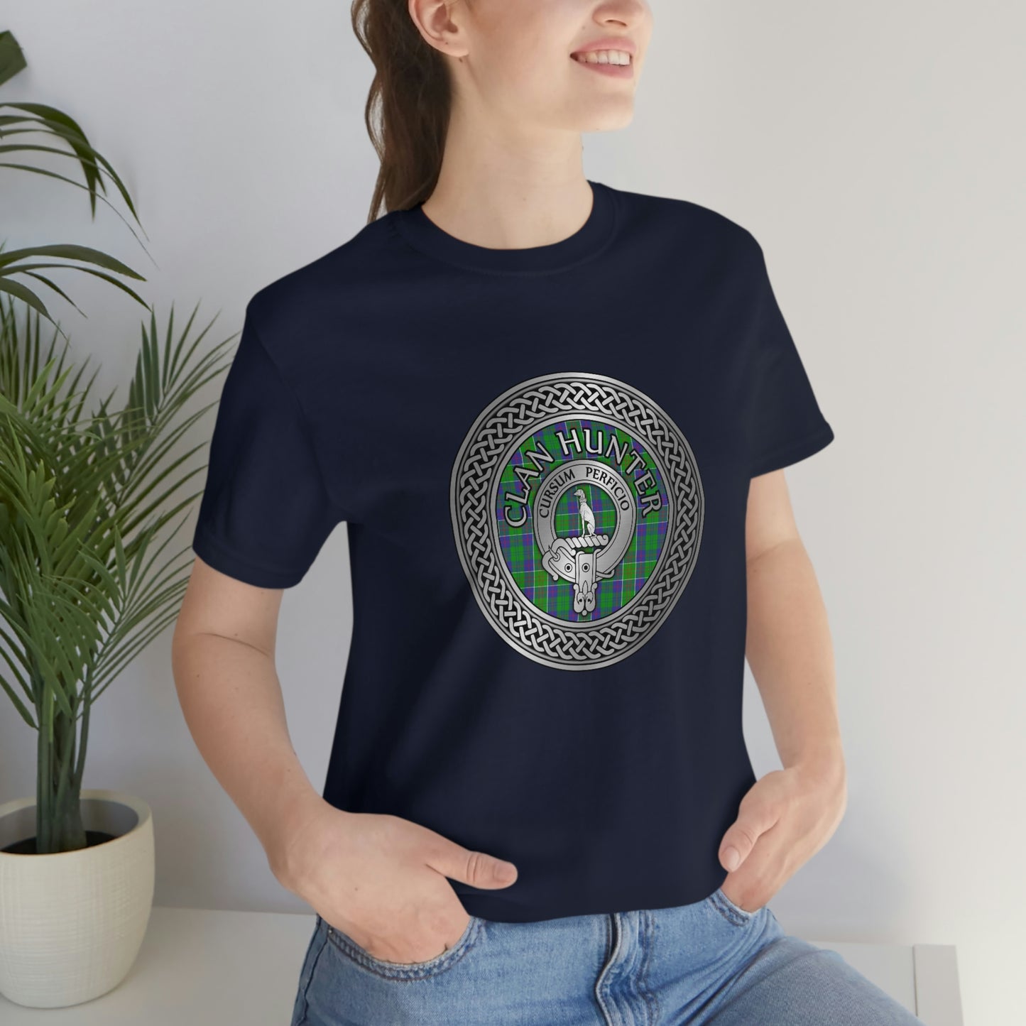 Clan Hunter Crest & Tartan Knot T-Shirt