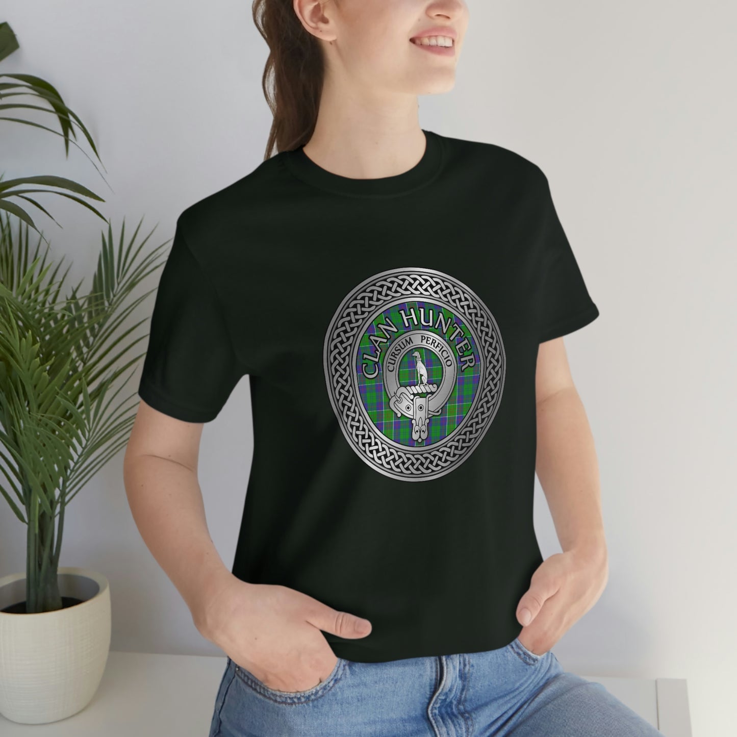 Clan Hunter Crest & Tartan Knot T-Shirt