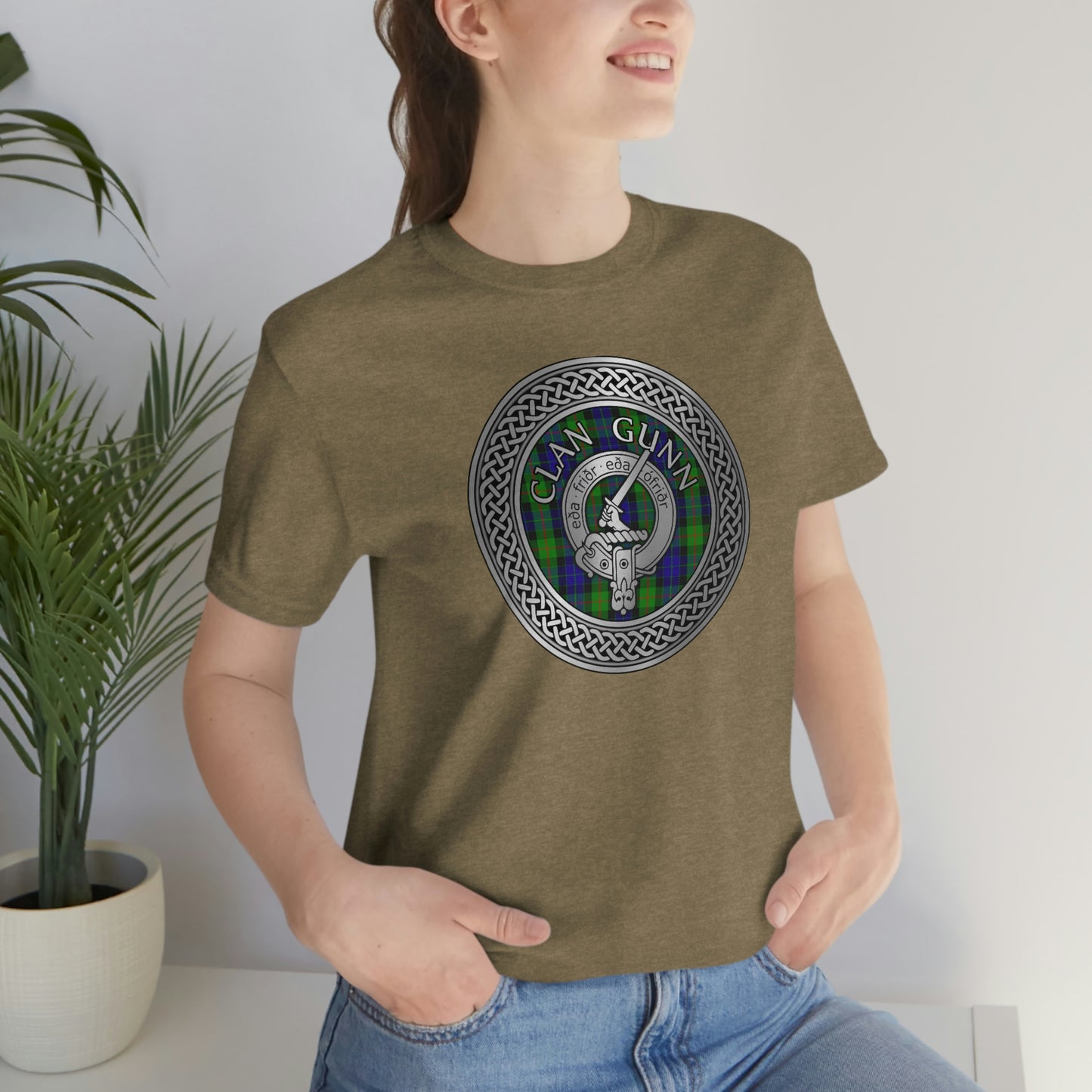 Clan Gunn Tartan & Crest in Celtic Knot T-Shirt